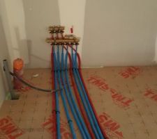 Installation des tuyaux dans toute la maison