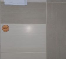 Futur carrelage de la salle de bain.