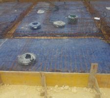Mise en place de la ferraille + bâche de protection