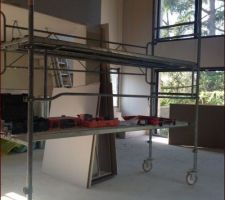 Placo du salon/salle &agrave; manger/cuisine avec vue sur la mezzanine.