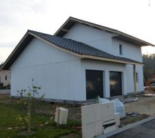 Maison hors d'eau hors d'air pendant la construction.