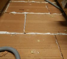 Fissures plafond a l'endroit de la cloison