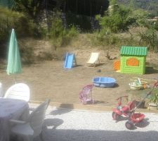 Le jardin arrière (moins une bande de 3m à droite)