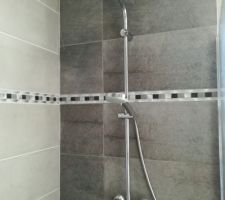 Douche à l'italienne:colonne de douche