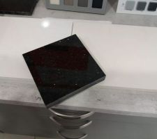 Choix facade de la cuisine avec plan de travail en granit galaxy