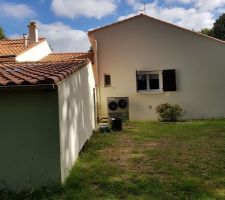 Vue arriere fenetre cuisine et wc