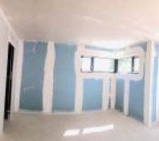 Début pose cloisons intérieur