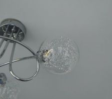 Lustre 3 boules pour le salon.