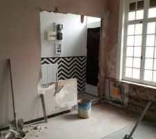 Vue depuis la cuisine, porte et verrière