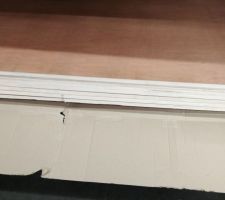 Plaques de contreplaqu&eacute; au magasin