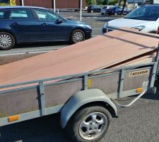 Et on charge le tout dans la remorque !