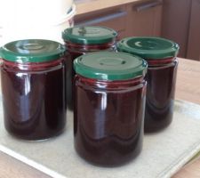 4 des pots de confiture de mûres version sans grains  charente maritime !