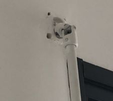 Mauvais, tr&egrave;s mauvais travail des plaquistes lct que nous n avons malheureusement pu arranger ! D avoir &ccedil;a sous les yeux chaque jour me fout sur les nerfs chaque jour un peu plus!