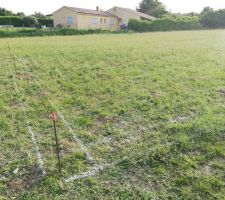 Positionnement de la maison avec marquage au sol &agrave; la poudre blanche