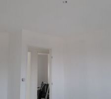 Sous-couches et peinture plafond terminées ! (Chambre Parentale)
Merci à mon chéri et ma belle s?ur c'est vraiment du très beau travail !