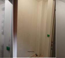 Toilettes- évolution (ponçage, impression et 1ère couche)