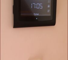 Platine de commande intérieure du visiophone en place et en fonction.