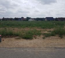 Pose des chaises en vu du terrassement
