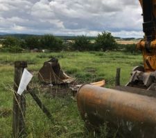 Arriv&eacute;e de la pelleteuse sur le terrain (2)