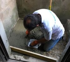 Nouvelle dalle et nouvelle &eacute;vacuation dans la courette