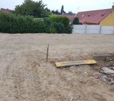 Etalement des terres + talus mais il manque encore de la terre sur le côté garage, sur la terrasse et devant la maison. Livraison prévue courant septembre. Trop hâte.