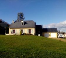 Ensemble maison et garage enduit