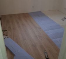 Pose du parquet dans la chambre parentale