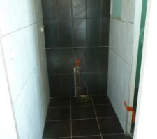 Debut faience ds douche italienne