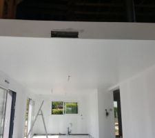 1&egrave;re couche de peinture sur le plafond