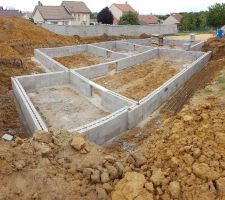 Vide sanitaire en cours (vu du jardin, c&ocirc;t&eacute; cuisine)