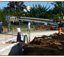 Coulage en continu de la dalle plancher pour en assurer la rigidit&eacute;