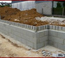 Des planelles seront pos&eacute;es en haut du vide sanitaire pour r&eacute;aliser le coffrage de la dalle plancher