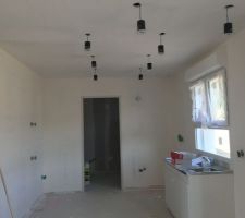 Enduit en cours par le peintre