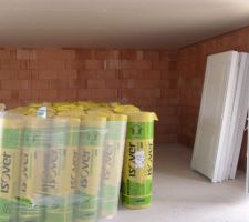 Fin du plafond, bient&ocirc;t les cloisons...Voyez la perfection de la pose des briques