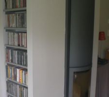 Niche aménagée pour accueillir les CD.