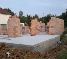 2ème jour - Que ca monte vite. L'élévation est presque finie