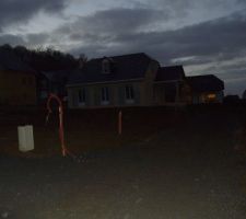 Vue presque nocturne des VRD et surtout des cables électrique