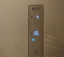 Nouveau frigo reçu et installé!
Interface de contrôle des températures à l'extérieur+ alarme "porte ouverte"