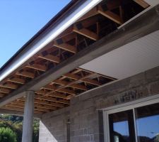 Lambris PVC sous toiture terrasse