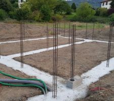 Pose des 1ers parpaings du VS