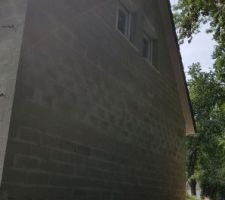 Pose des portes et fenêtres.