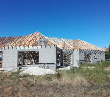 Charpente presque terminée !