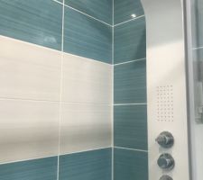 Joint fait et installation du bloc douche