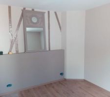 Quelle idée j?ai eu de vouloir garder les colombages apparents sur les murs ne demandant pas d?isolation intérieures . Que de boulot pour enlever toutes les couches au-dessus polystyrène, plâtres collés bref un travail de cingle