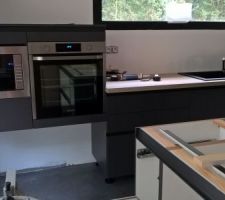 La cuisine en cours de montage