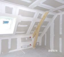 Chambre avec fenetre de toit cot&eacute; nord
