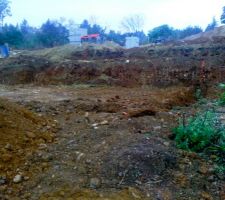 Terrassement vu par la partie inférieure de notre terrain.