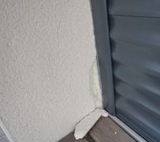 Surprise de fin d'été :cela serait dû a la dilatation des alus noirs de la porte fenêtre