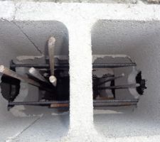 Montage du vide sanitaire, sachant que l?&eacute;tude de sol faite par Epc ne pr&eacute;conise pas des parpins banch&eacute;s, nous avons souhait&eacute; cette option afin de plus solidifier la maison, coulage du plach&eacute; avec les parpins banch&eacute;