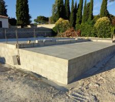 Montage du vide sanitaire, sachant que l?&eacute;tude de sol faite par Epc ne pr&eacute;conise pas des parpins banch&eacute;s, nous avons souhait&eacute; cette option afin de plus solidifier la maison, coulage du plach&eacute; avec les parpins banch&eacute;